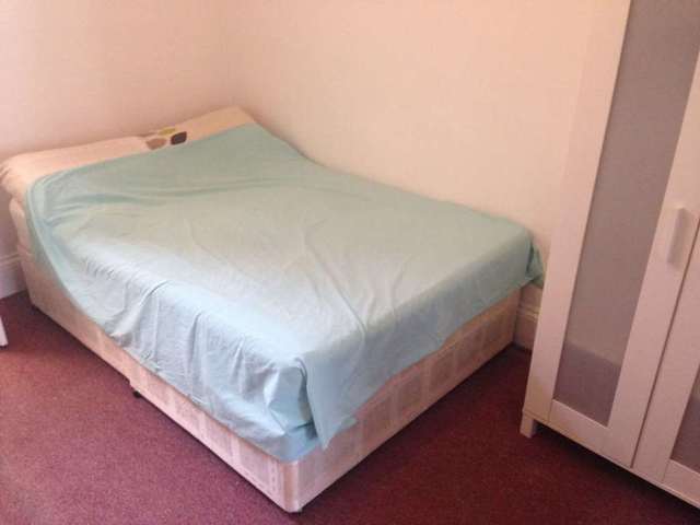  Image of Flat to rent in Arminger Road London W12 at Arminger Road Shepherds Bush London, W12 7BA