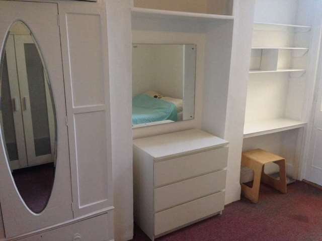  Image of Flat to rent in Arminger Road London W12 at Arminger Road Shepherds Bush London, W12 7BA