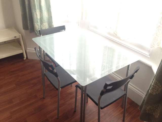  Image of Flat to rent in Arminger Road London W12 at Arminger Road Shepherds Bush London, W12 7BA