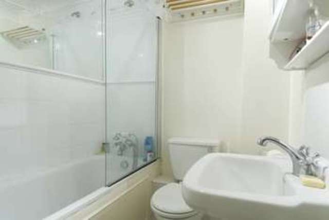  Image of 2 bedroom Ground Flat to rent in Artesian Road London W2 at Artesian Road  London, W2 5AR