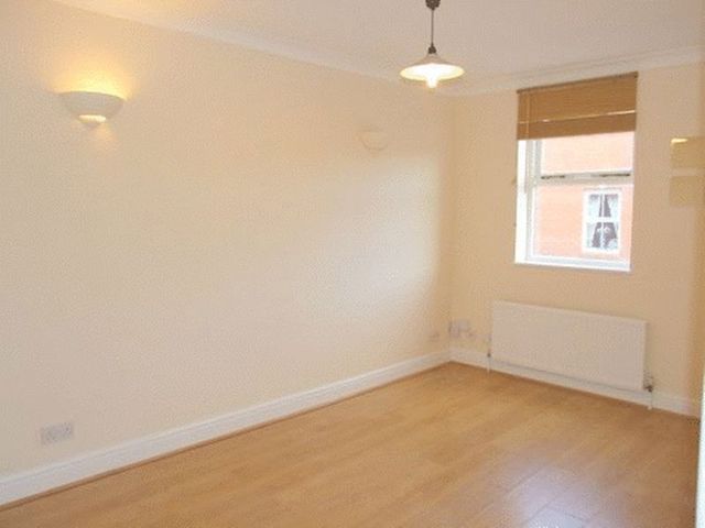  Image of 2 bedroom Flat to rent in Kingsgate Aylesbury HP19 at Kingsgate  AYLESBURY, HP19 8WB