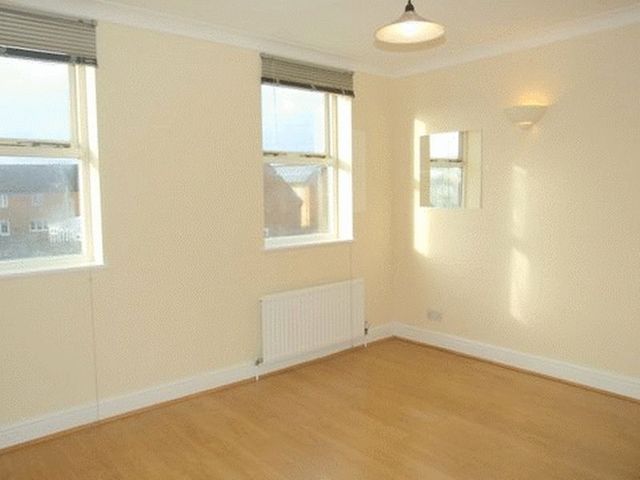  Image of 2 bedroom Flat to rent in Kingsgate Aylesbury HP19 at Kingsgate  AYLESBURY, HP19 8WB