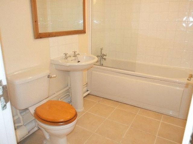  Image of 2 bedroom Flat to rent in Kingsgate Aylesbury HP19 at Kingsgate  AYLESBURY, HP19 8WB
