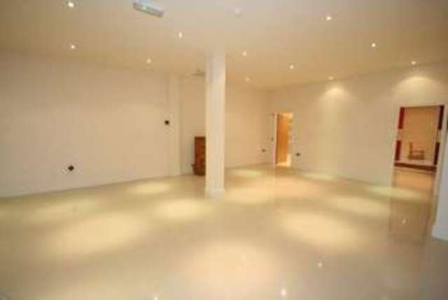  Image of 2 bedroom Apartment to rent in Ashley Road Hale Altrincham WA15 at ALTRINCHAM, WA15 9SN