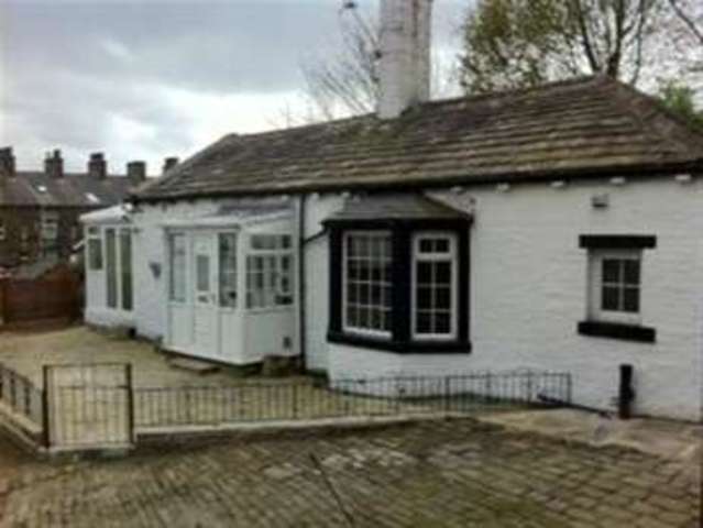  Image of 2 bedroom Bungalow to rent in Ashville Croft Pellon Halifax HX2 at Mount Tabor, HX2 0QJ