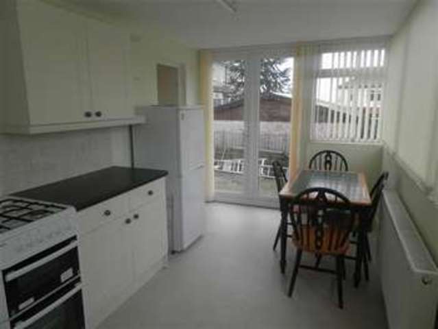  Image of 2 bedroom Bungalow to rent in Ashville Croft Pellon Halifax HX2 at Mount Tabor, HX2 0QJ