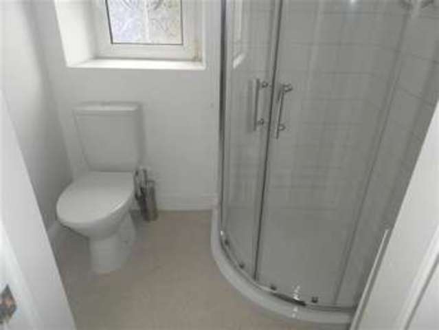  Image of 2 bedroom Bungalow to rent in Ashville Croft Pellon Halifax HX2 at Mount Tabor, HX2 0QJ
