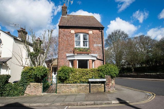  Image of 4 bedroom Detached house for sale in Ashwell Street St. Albans AL3 at Ashwell Street  St. Albans, AL3 5JY