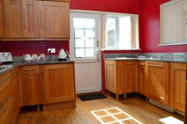 Image of 3 bedroom Bungalow for sale in Aspen Grove Upminster RM14 at Upminster, RM14 2HZ