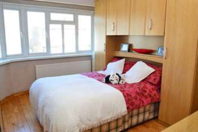  Image of 3 bedroom Bungalow for sale in Aspen Grove Upminster RM14 at Upminster, RM14 2HZ