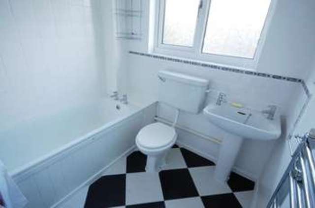  Image of 3 bedroom Detached house to rent in Elder Close Winchester SO22 at Winchester, SO22 4LL
