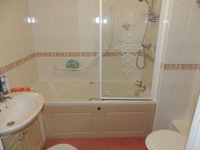  Image of 1 bedroom Retirement Property for sale in Clifford Avenue Bletchley Milton Keynes MK2 at Bagshot Court Clifford Avenue Bletchley, MK2 2LS