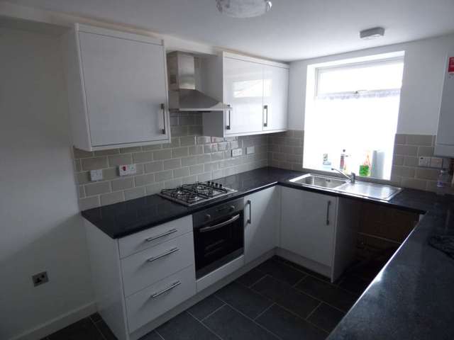  Image of 3 bedroom Terraced house to rent in Baker Street Luton LU1 at Baker Street  Luton, LU1 3PX