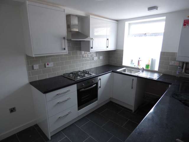  Image of 3 bedroom Terraced house to rent in Baker Street Luton LU1 at Baker Street  Luton, LU1 3PX