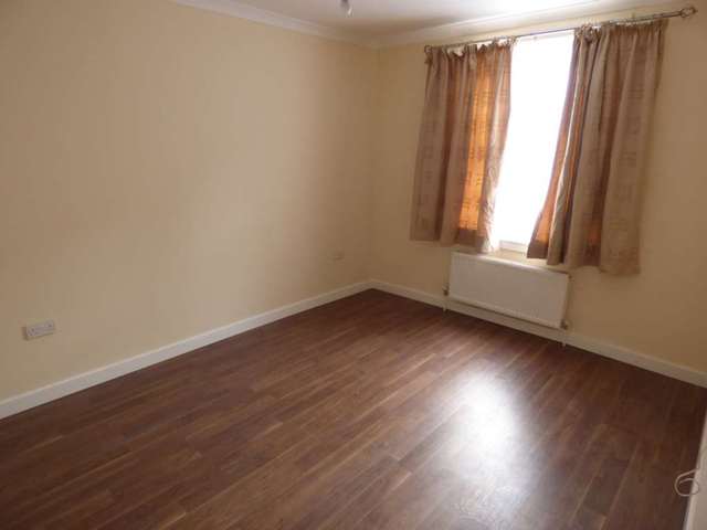  Image of 3 bedroom Terraced house to rent in Baker Street Luton LU1 at Baker Street  Luton, LU1 3PX