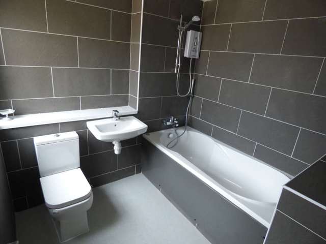  Image of 3 bedroom Terraced house to rent in Baker Street Luton LU1 at Baker Street  Luton, LU1 3PX