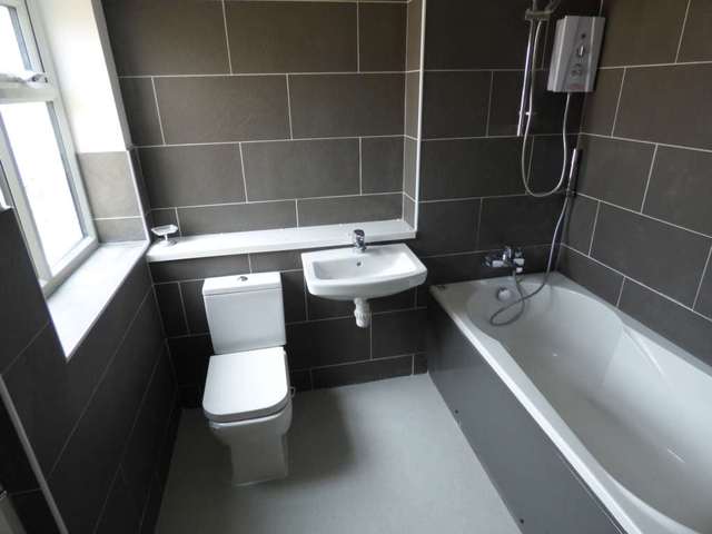  Image of 3 bedroom Terraced house to rent in Baker Street Luton LU1 at Baker Street  Luton, LU1 3PX
