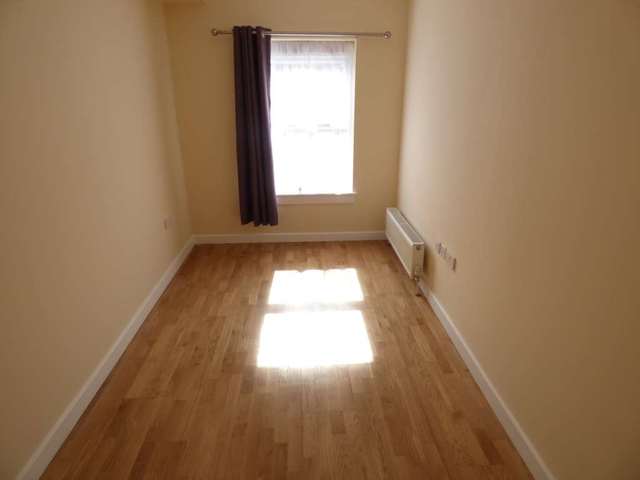  Image of 3 bedroom Terraced house to rent in Baker Street Luton LU1 at Baker Street  Luton, LU1 3PX
