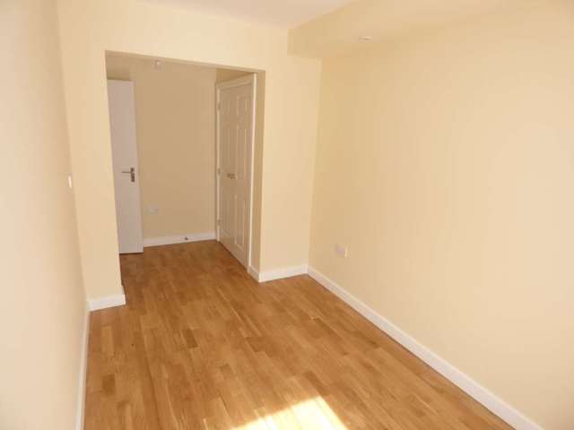  Image of 3 bedroom Terraced house to rent in Baker Street Luton LU1 at Baker Street  Luton, LU1 3PX