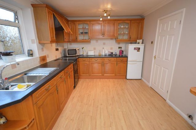  Image of 3 bedroom Detached house for sale in Bampton Road Luton LU4 at Bampton Road  Luton, LU4 0DD