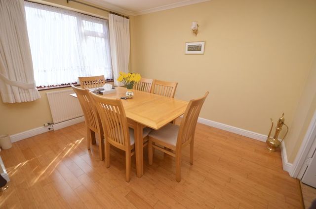  Image of 3 bedroom Detached house for sale in Bampton Road Luton LU4 at Bampton Road  Luton, LU4 0DD