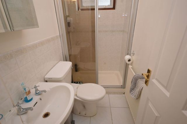  Image of 3 bedroom Detached house for sale in Bampton Road Luton LU4 at Bampton Road  Luton, LU4 0DD