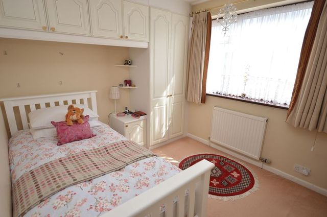  Image of 3 bedroom Detached house for sale in Bampton Road Luton LU4 at Bampton Road  Luton, LU4 0DD