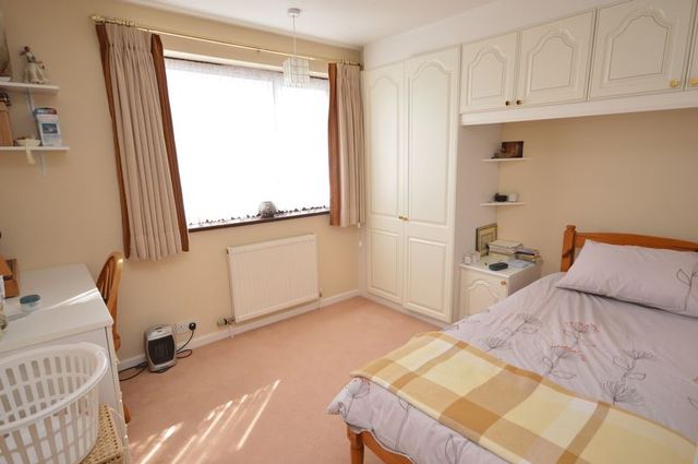  Image of 3 bedroom Detached house for sale in Bampton Road Luton LU4 at Bampton Road  Luton, LU4 0DD