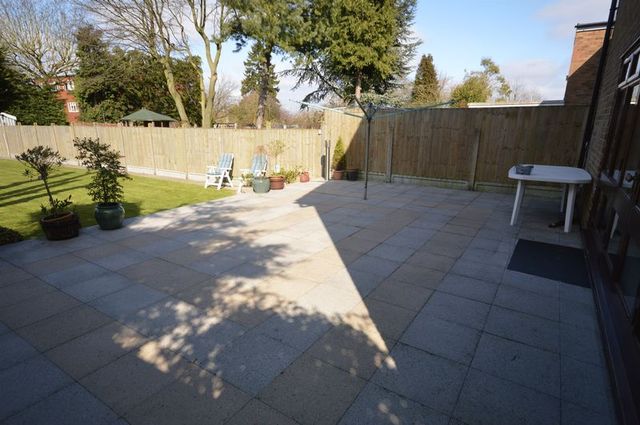  Image of 3 bedroom Detached house for sale in Bampton Road Luton LU4 at Bampton Road  Luton, LU4 0DD