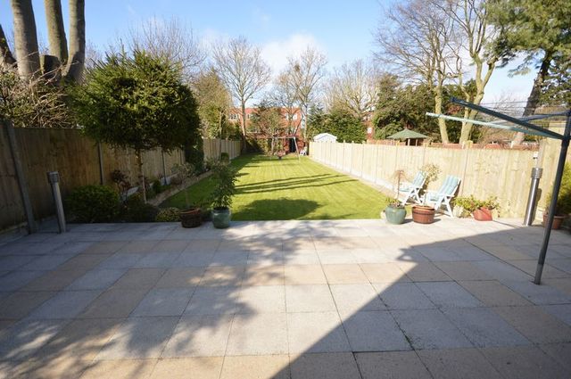  Image of 3 bedroom Detached house for sale in Bampton Road Luton LU4 at Bampton Road  Luton, LU4 0DD