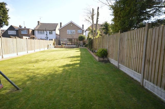  Image of 3 bedroom Detached house for sale in Bampton Road Luton LU4 at Bampton Road  Luton, LU4 0DD