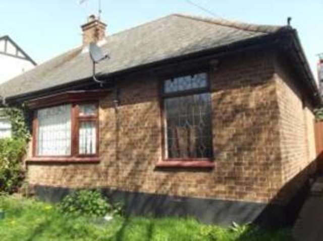  Image of 2 bedroom Bungalow for sale in Tennyson Drive Pitsea Basildon SS13 at Pitsea Essex Pitsea, SS13 3BT