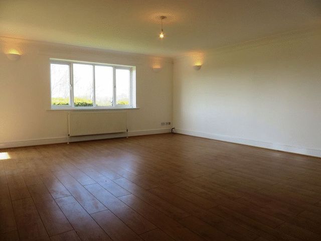  Image of 3 bedroom Flat to rent in Beechfield Gardens Birkdale Southport PR8 at Beechfield Gardens  Southport, PR8 2SW