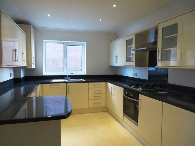  Image of 3 bedroom Flat to rent in Beechfield Gardens Birkdale Southport PR8 at Beechfield Gardens  Southport, PR8 2SW