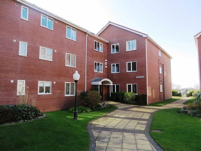  Image of 3 bedroom Flat to rent in Beechfield Gardens Birkdale Southport PR8 at Beechfield Gardens  Southport, PR8 2SW