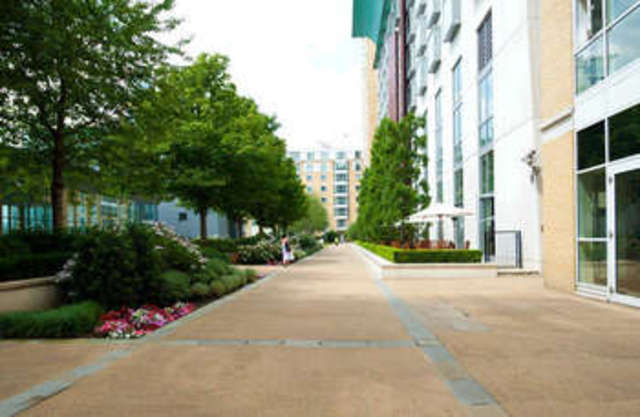  Image of 2 bedroom Apartment to rent in Westferry Circus London E14 at Westferry Road  London, E14 8RL