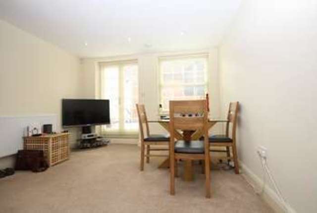  Image of 2 bedroom Apartment to rent in Bell Street Henley-on-Thames RG9 at Henley-On-Thames, RG9 2BA