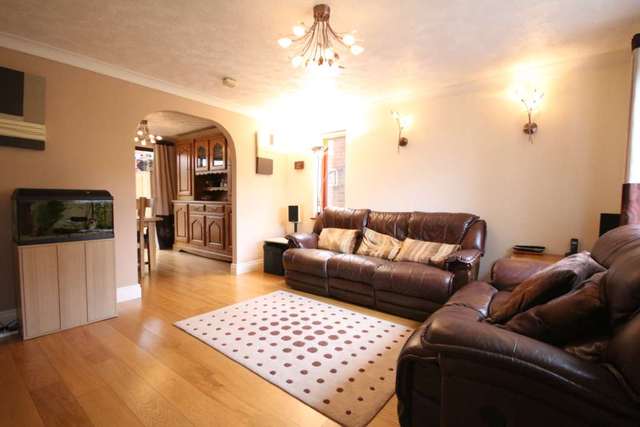  Image of 4 bedroom Detached house for sale in Berrycroft Bracknell RG12 at Berrycroft  Bracknell, RG12 2HR
