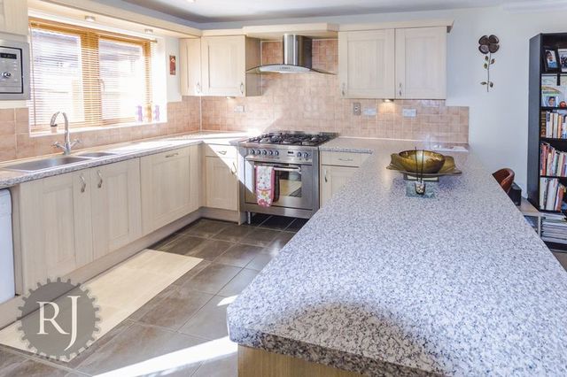  Image of 3 bedroom Terraced house for sale in Bewdley Grove Broughton Milton Keynes MK10 at Bewdley Grove Broughton Milton Keynes, MK10 9NL