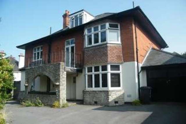  Image of 3 bedroom Maisonette to rent in Queens Park South Drive Bournemouth BH8 at Bournemouth, BH8 9BQ