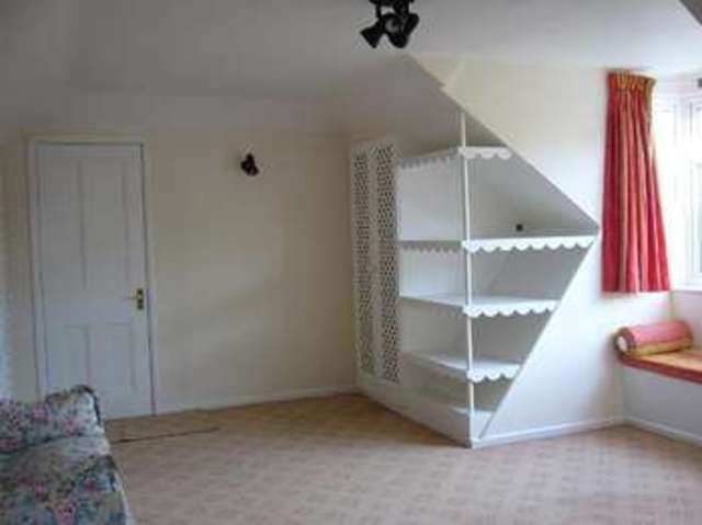  Image of 3 bedroom Maisonette to rent in Queens Park South Drive Bournemouth BH8 at Bournemouth, BH8 9BQ