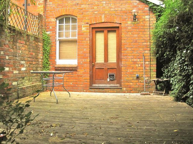  Image of 1 bedroom Flat to rent in Boyn Hill Avenue Maidenhead SL6 at Boyn Hill Avenue  Maidenhead, SL6 4ET