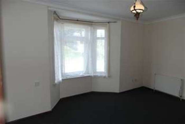  Image of 2 bedroom Flat to rent in Broadway Sandown PO36 at Sandown, PO36 9FD