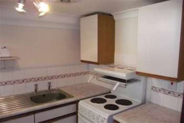  Image of 2 bedroom Flat to rent in Broadway Sandown PO36 at Sandown, PO36 9FD