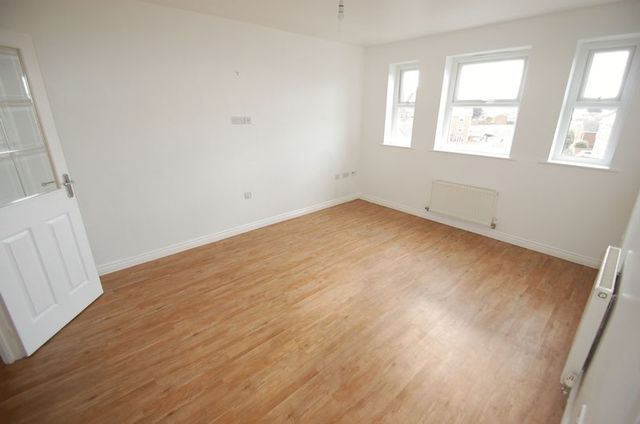  Image of 2 bedroom Flat to rent in Fullerton Way Thornaby Stockton-on-Tees TS17 at Fullerton Way Thornaby Stockton-On-Tees, TS17 0AU