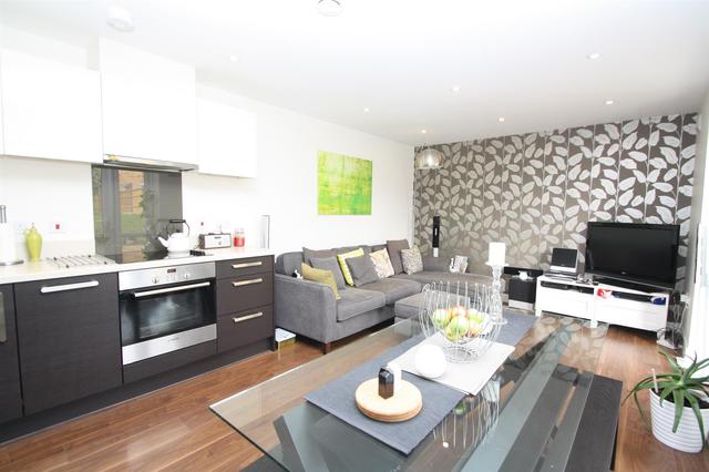  Image of 2 bedroom Property for sale in Brunswick Park Road London N11 at Brunswick Park Road London London, N11 1JJ