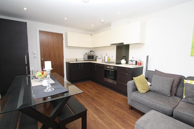  Image of 2 bedroom Property for sale in Brunswick Park Road London N11 at Brunswick Park Road London London, N11 1JJ