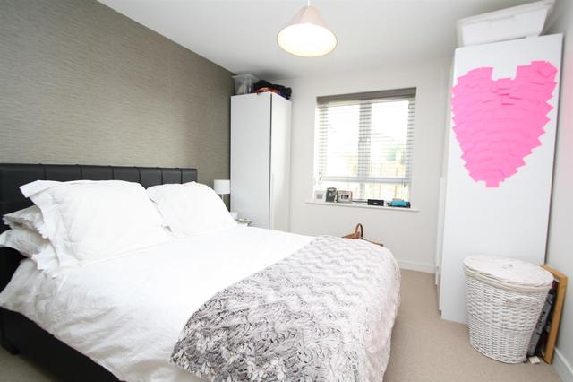  Image of 2 bedroom Property for sale in Brunswick Park Road London N11 at Brunswick Park Road London London, N11 1JJ