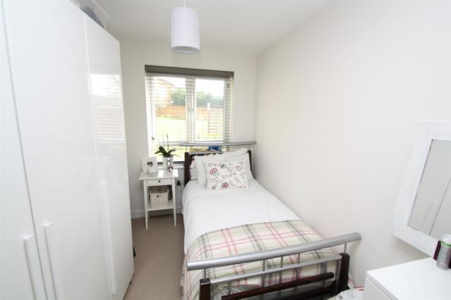  Image of 2 bedroom Property for sale in Brunswick Park Road London N11 at Brunswick Park Road London London, N11 1JJ
