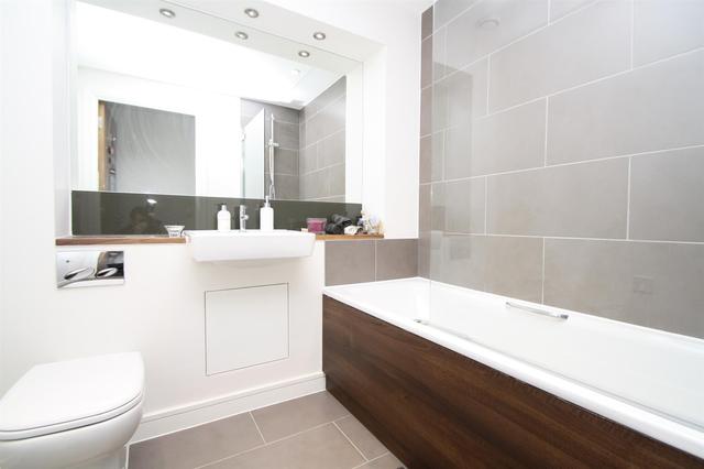  Image of 2 bedroom Property for sale in Brunswick Park Road London N11 at Brunswick Park Road London London, N11 1JJ